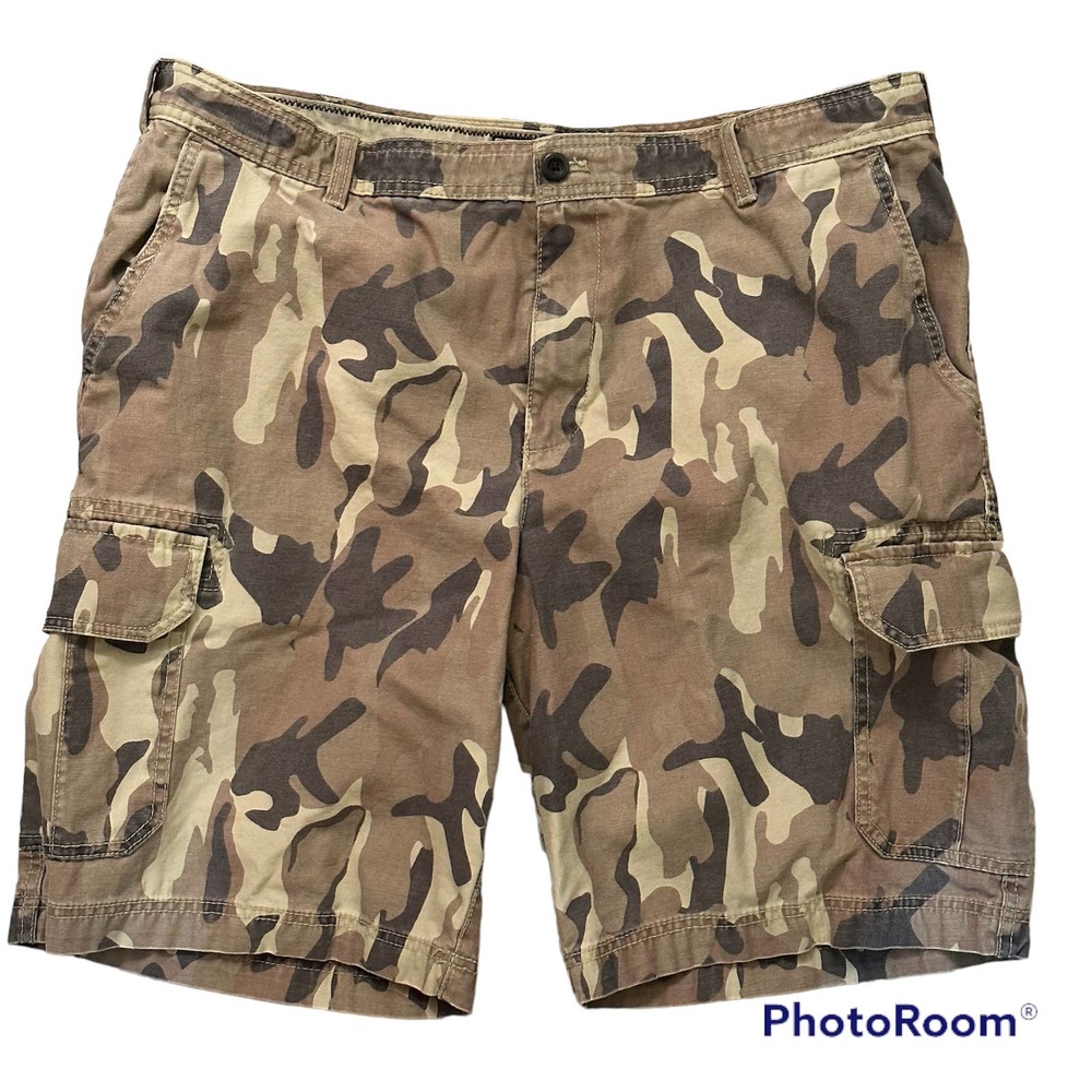 Size 40 IZOD Men's Camouflage Cargo Shorts NICE
